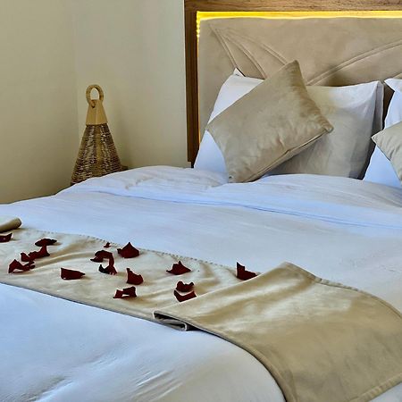 Mini-Villa Situee Dans Une Residence Prestigia A Marrakech, Avec Une Vue Sur La Piscine Et Le Golf Une Securite 24H Sur 24 Et Une Proximite Ideale De L Aeroport 5 Minutes C Est Une Offre Parfaite Pour Des Vacances Marrakesh Exteriör bild