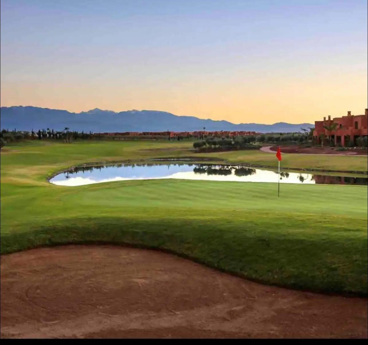 Mini-Villa Situee Dans Une Residence Prestigia A Marrakech, Avec Une Vue Sur La Piscine Et Le Golf Une Securite 24H Sur 24 Et Une Proximite Ideale De L Aeroport 5 Minutes C Est Une Offre Parfaite Pour Des Vacances Marrakesh Exteriör bild