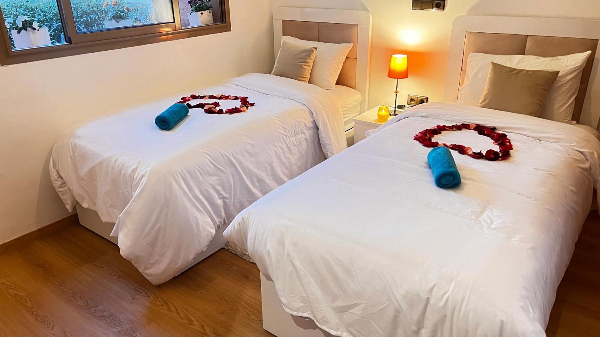Mini-Villa Situee Dans Une Residence Prestigia A Marrakech, Avec Une Vue Sur La Piscine Et Le Golf Une Securite 24H Sur 24 Et Une Proximite Ideale De L Aeroport 5 Minutes C Est Une Offre Parfaite Pour Des Vacances Marrakesh Exteriör bild