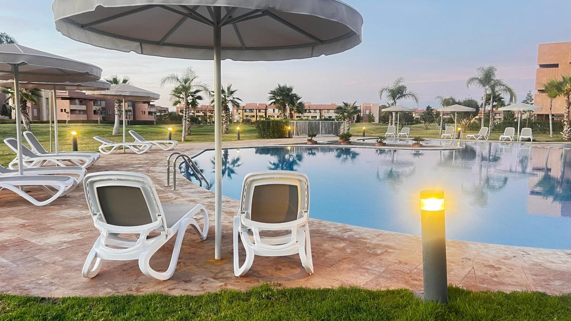 Mini-Villa Situee Dans Une Residence Prestigia A Marrakech, Avec Une Vue Sur La Piscine Et Le Golf Une Securite 24H Sur 24 Et Une Proximite Ideale De L Aeroport 5 Minutes C Est Une Offre Parfaite Pour Des Vacances Marrakesh Exteriör bild