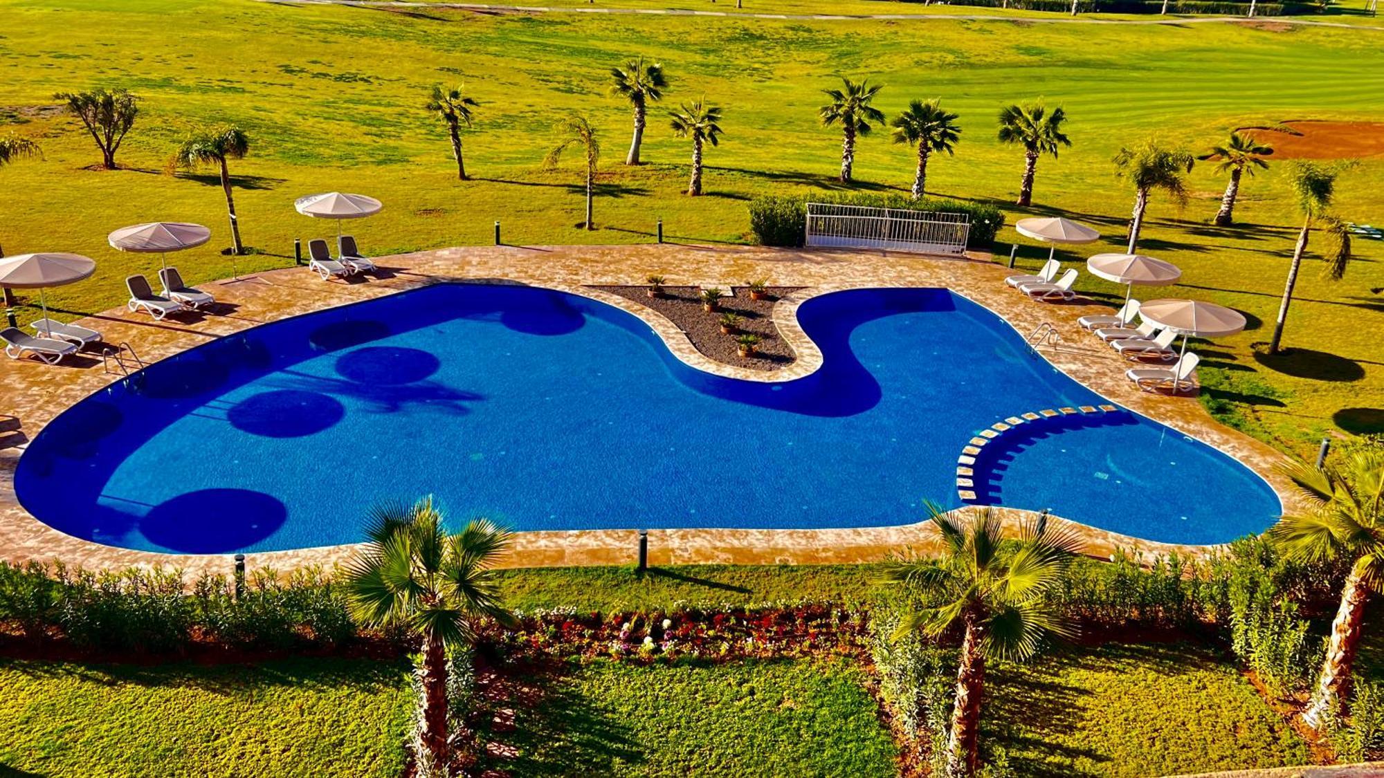 Mini-Villa Situee Dans Une Residence Prestigia A Marrakech, Avec Une Vue Sur La Piscine Et Le Golf Une Securite 24H Sur 24 Et Une Proximite Ideale De L Aeroport 5 Minutes C Est Une Offre Parfaite Pour Des Vacances Marrakesh Exteriör bild